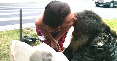 Homeless Man Sat In This Corner For 35 Years.…