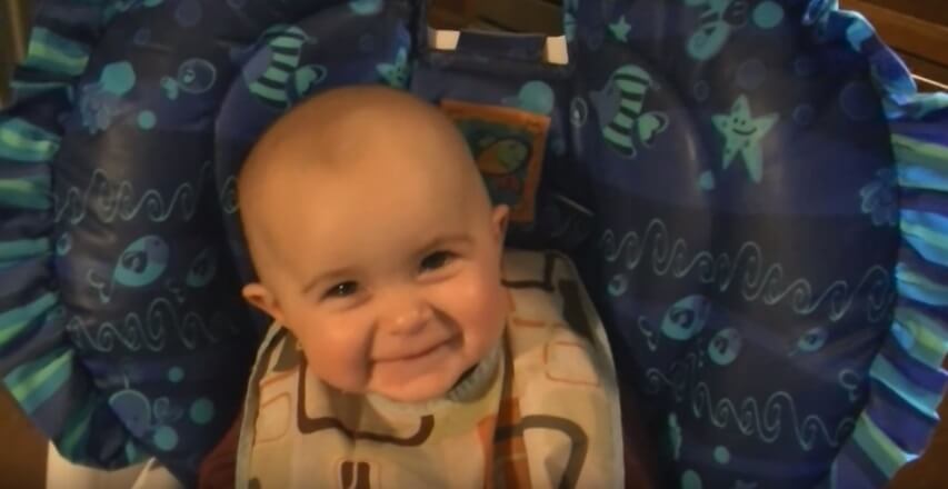 She Starts Singing In Front Of Her Baby. How The Baby Reacts? Aww!!