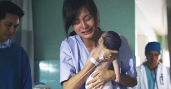 Mom Cries As She Cuddles Her Lifeless Newborn In…