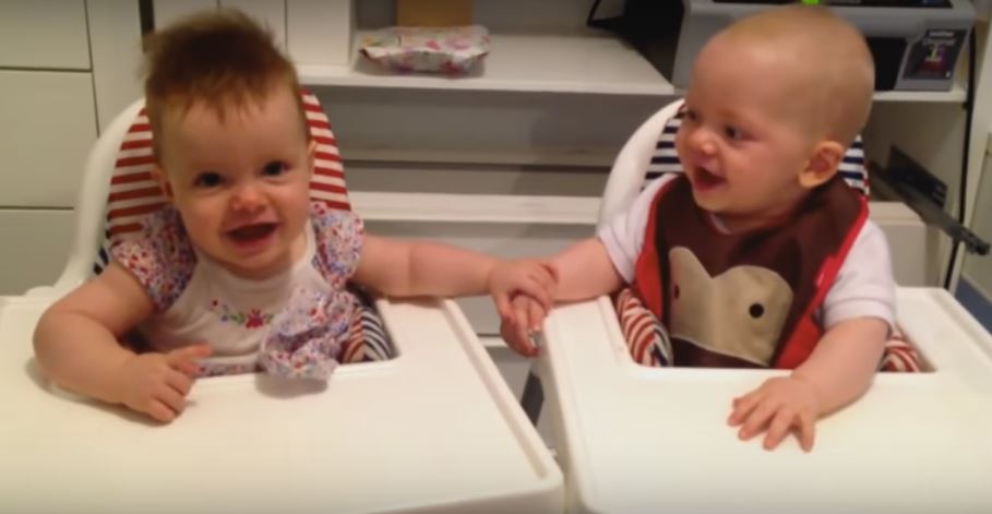 These Twin Babies’ Giggle Fest Is Way Too Contagious…