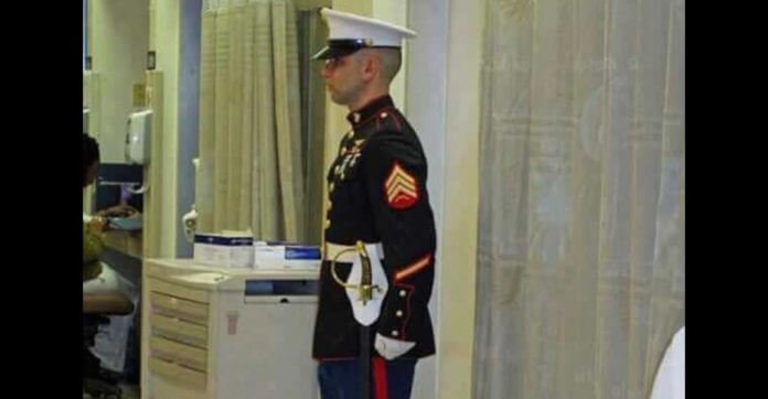 Marine Spends All Night Comforting A Dying Old Man.…