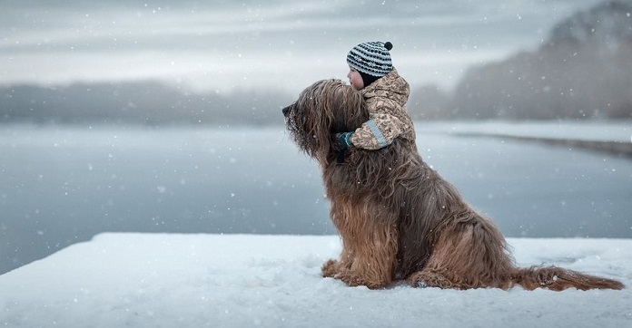 Little Kids And Their Massive Dogs Are Making The…