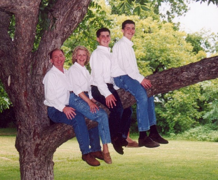 97 Funniest Family Portraits. Absolute Cringe Fest!